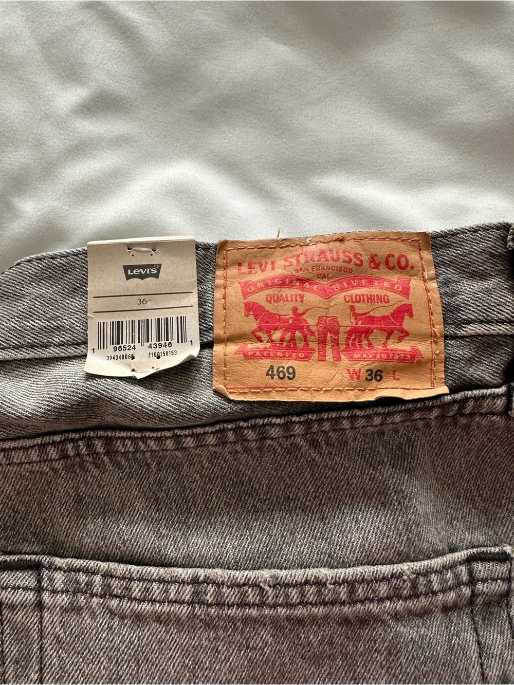 Brand New with Tags | Levi’s 469 Men Shorts - Picture 3 of 4